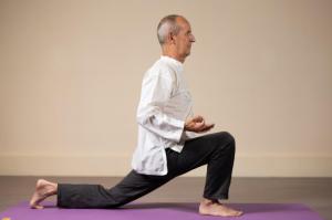 Centre yoga equilibre heros 2 a genoux